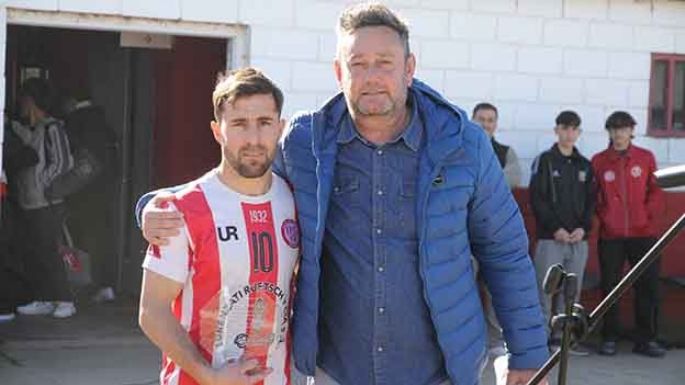 Puntapié con homenajes compartidos