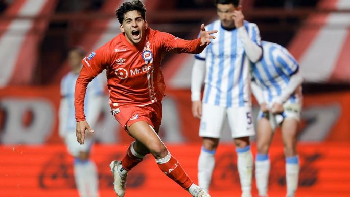 Racing no aguantó y el Bicho manda solo