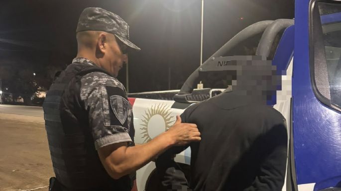 Aprehendieron a un hombre que observaba viviendas y llevaba una bomba industrial