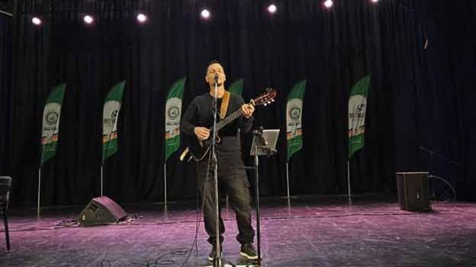 Más de 300 artistas en el Coliseo