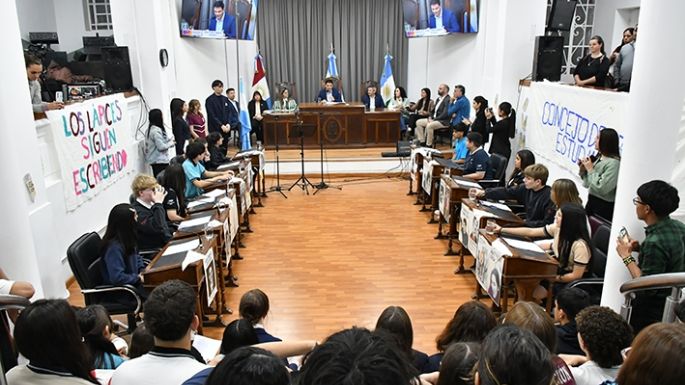Por aquellos jóvenes estudiantes