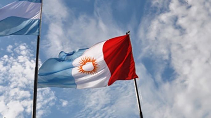 Por la bandera provincial en la plaza