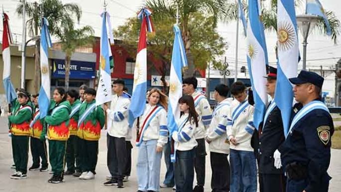 Homenaje a Bustos y a la Bandera