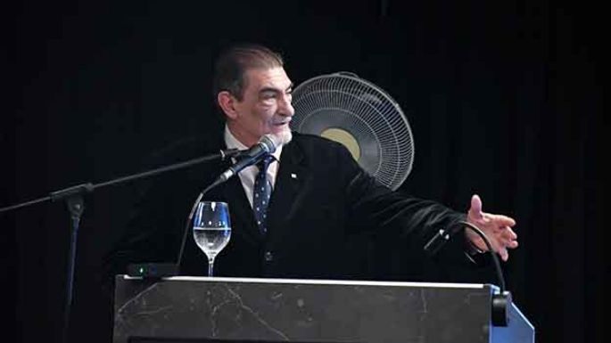 “Es más fuerte la educación que la motosierra”