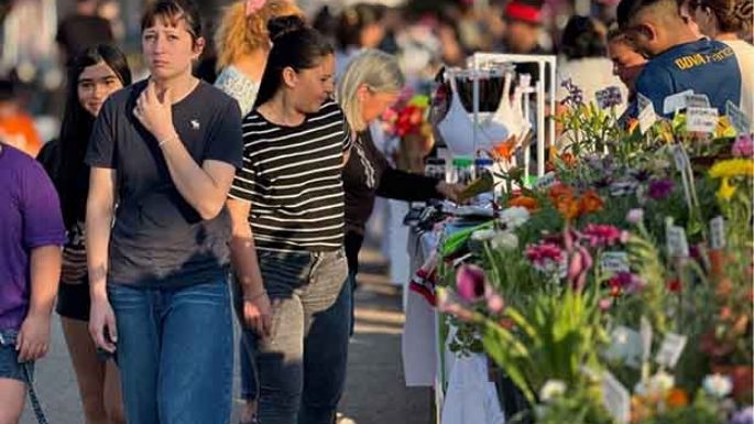 La plaza se vistió de Primavera
