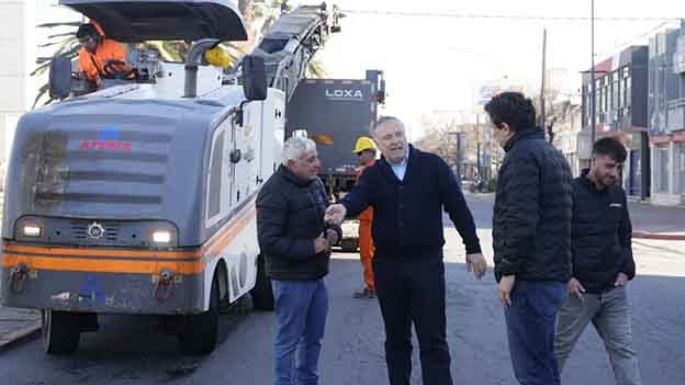El intendente supervisó obras de repavimentación en bulevar Alvear