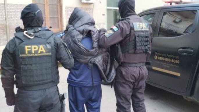 Tres detenidos por circular en auto con drogas y un arma de fuego