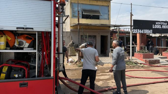 Bomberos sofocaron un incendio en Villa Nueva