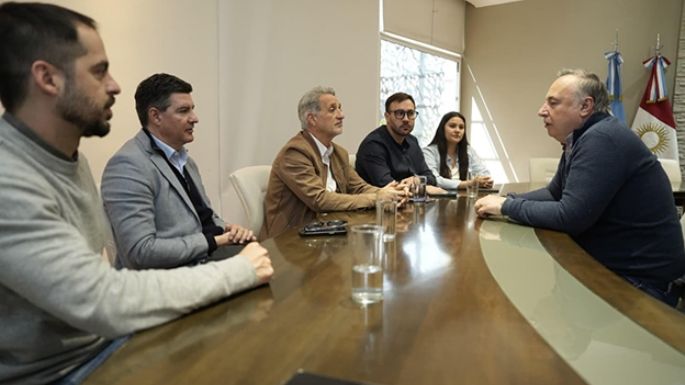 Por las instituciones