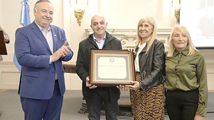 Homenajearon a Antonio Sobral en la Legislatura de Córdoba