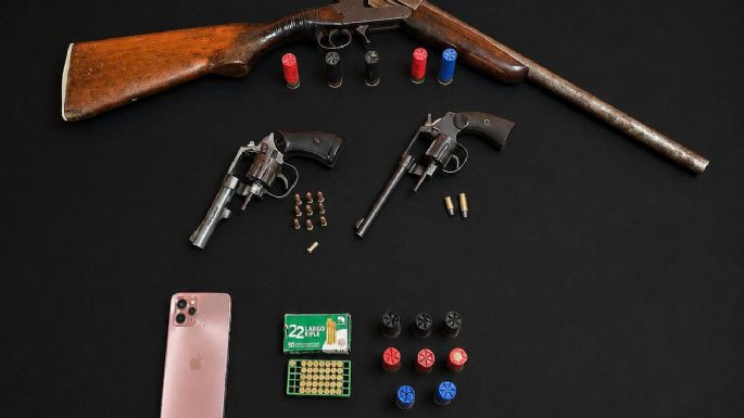 Detenidos por tenencia ilegal de armas de fuego y por el robo de una moto