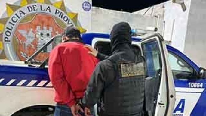Tres detenidos y una motocicleta recuperada